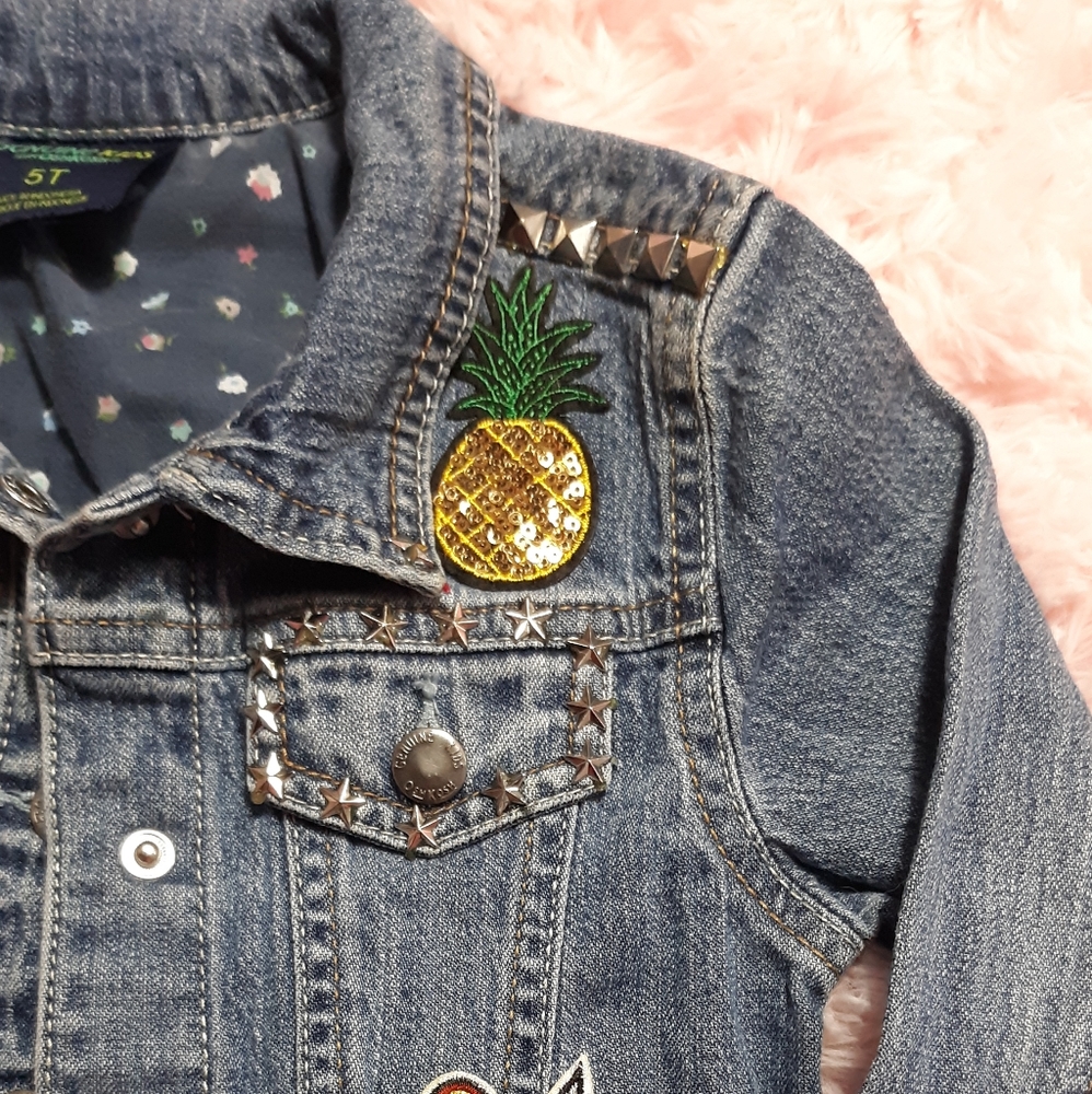 SOLD @MARKET! Upcycled 5T girls patch jacket. SO CUTE MUST SEE! 🌈 & 😃 - Picture 8 of 15